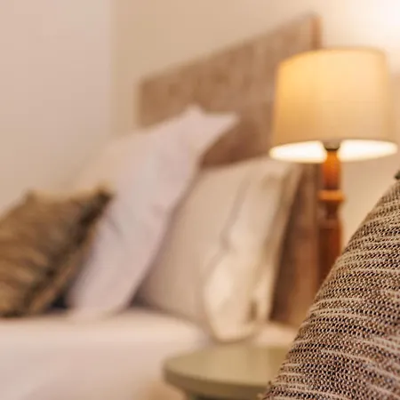 Apartment Bravissimo Abeuradors, 3 Bedrooms In The Barri Vell Girona