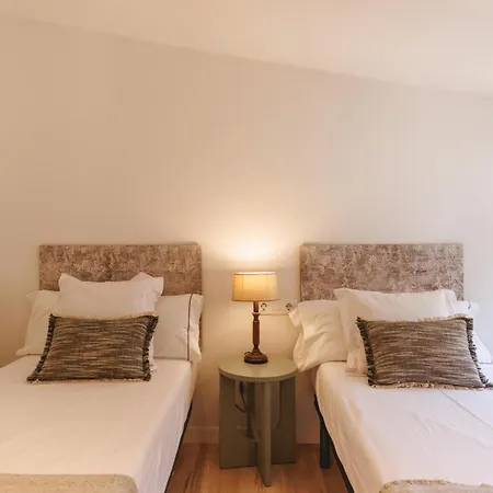 Bravissimo Abeuradors, 3 Bedrooms In The Barri Vell Apartment Girona